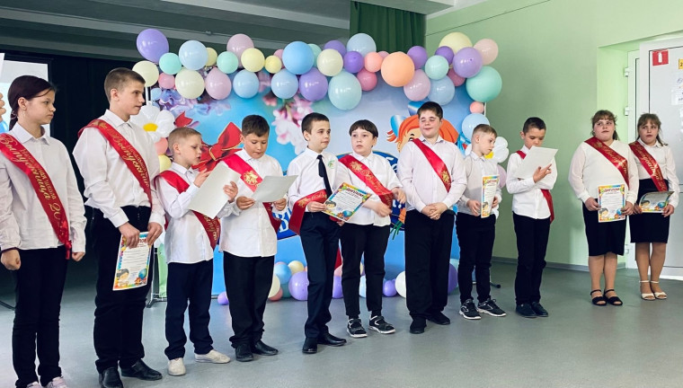 Последний звонок в начальной школе.
